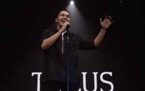  Akui Indah, Tulus Konsisten Tulis Lagu Dalam Bahasa Indonesia