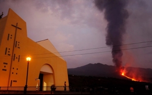 Lava Gunung Berapi Pulau La Palma Spanyol Capai Lautan, Ahli Takutkan Terbentuknya Gas Beracun