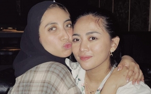 Vicky Alaydrus Akhirnya Nampang di Foto Liburan Rachel Vennya Pasca Heboh Lepas Hijab, Dipuji?