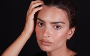 Emily Ratajkowski Perdana Pamer Wajah Sang Buah Hati, Lucu dan Menggemaskan!