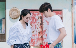 Perilaku Asli Kim Seon Ho Pada Shin Min A di Luar Drama Curi Perhatian