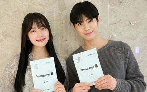 Yerin Eks G-Friend dan Yonghee CIX Serius Tapi Santai di Pembacaan Naskah 'The Witch's Shop Reopens'
