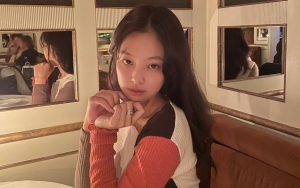 Jennie BLACKPINK Tampil Elegan Pakai Baju Minim di Paris Fashion Week, Kurang Nyaman?