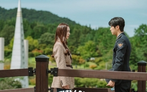 Akhirnya Balikan, Krystal dan Jinyoung B1A4 Ciuman Mesra di 'Police University'
