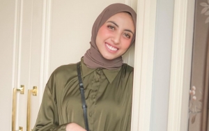 Vicky Alaydrus Makin Mantap Pamer Foto Tanpa Hijab, Parasnya Disebut Mirip Millen Cyrus