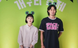 Kim Go Eun Sukses Buat Ahn Bo Hyun Gagal Fokus Saat Elus Perutnya di BTS 'Yumi's Cells'