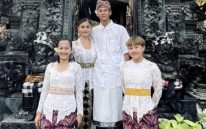 Pacar Brondong Agnes Monica Telanjang Dada Pamer Tato Salib, Lembaran Uang Dollar Bikin Salfok