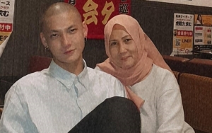 Pacar Agnes Monica Pamer Tato Salib Disentil Isu Masuk Kristen Demi Cinta, Ibu Berhijab Dikasihani