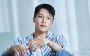 Jang Ki Yong Konsentrasi Penuh Jadi Fotografer Kaya di 'Now, We Are Breaking Up'