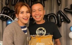 Ayu Ting Ting Disebut Calon Pengantin, Kelakukan Ayah Rozak Saat Temani Fitting Baju Jadi Sorotan