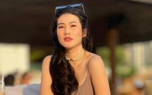 Mualaf Cantik, Stevieanne Agnecya Pamer Video Salat Bareng Suami dan Anak Bikin Adem