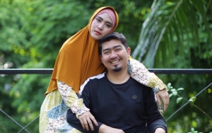 Ustadz Solmed Tiba-tiba Nyeletuk Minta Dicarikan Istri Baru, Reaksi Pasrah April Jasmine Disorot