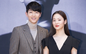 Heboh Foto Song Joong Ki Rangkul Jeon Yeo Bin, Bucin 'Vincenzo' Makin Gamon