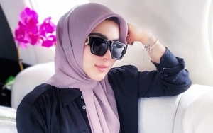 Video Lawas Syahrini Joget-Pangku Pria Bule Disebar Ayah Angkat, Disentil 'Label' Wanita Salihah