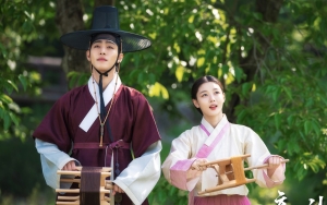 Kondisi Ahn Hyo Seop Bikin Kim Yoo Jung Hampir Nangis, Tim 'Red Sky' Sebut Romansa Penjara