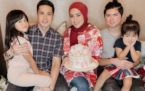 Rumah Tangga Dikabarkan Retak, Olla Ramlan Buktikan Kompak Bareng Suami dan Anak