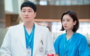 Ini Alasan Percintaan Kim Dae Myung dan Ahn Eun Jin Berjalan Lambat di 'Hospital Playlist'