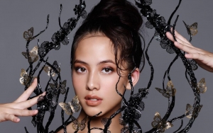 Adhisty Zara Tampil Cantik Berkebaya, Tato di Punggung Bikin Salfok