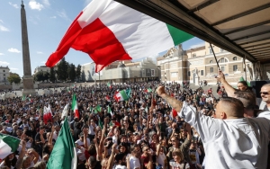 Italia Terapkan Kebijakan Baru COVID-19, Para Pekerja Gelar Aksi Demo