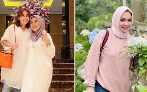 Dinilai Mirip, Gaya Ibunda Ayu Ting Ting Disindir Tiru Mama Rieta