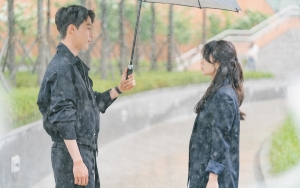 Jang Ki Yong dan Song Hye Kyo Gandengan Mesra, Ini Makna 3 Poster 'Now, We Are Breaking Up'