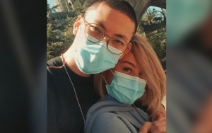 Agnes Monica Senyum Ceria 'Bantah' Putus, Pacar Jutek Rambut Pirang Disamakan dengan Wijaya Saputra?