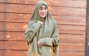 Larissa Chou Dituding Belum Move On Gegara Posting Foto Bareng Mendiang Ustaz Arifin Ilham