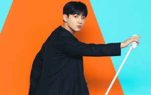 Jungkook BTS Tampil Ganteng dengan Rambut Hijau Mint di Konser, Tuai Tanggapan Begini dari Netizen