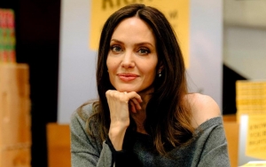 Ekstensi Rambut Angelina Jolie Tak Rata Saat Hadiri Premiere 'Eternals' Jadi Sorotan