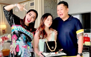 Femmy Permatasari Rayakan Ultah Putri Cantik di Hotel Mewah, Penampilan Super Trendy Bak Kakak Adik