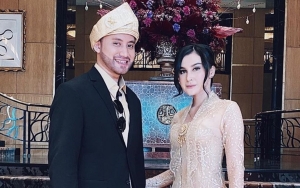 Istri Kevin Aprilio Tampil Anggun Nan Seksi di Perayaan Anniversary Pernikahan, Banjir Pujian