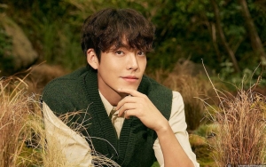 Cara Kim Woo Bin Perlakukan Staf di Postingan Baru Tuai Perhatian