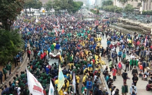 Mahasiswa dan Buruh Turun Ke Jalan Hari Ini, Diperkirakan Ribuan Massa Demo Kepung Istana