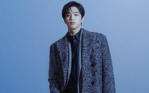 Senyum Cerah Kang Daniel Peragakan Gerakan Peregangan Tak Sesuai Realita, Malah Bikin Ngakak