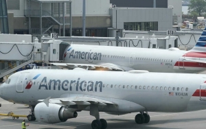 Cuaca Buruk, American Airlines Batalkan 900 Penerbangan dalam Sehari