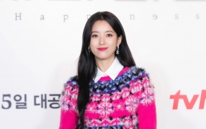 Han Hyo Joo Akui Dihantam Kenyataan Saat Syuting Pakai Seragam di 'Happiness'