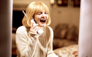 Sutradara 'Scream' Hampir Dipecat Gegara Adegan Ikonik Drew Barrymore Menjerit