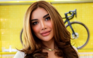 Millendaru Pamer Buket Bunga Jumbo Hadiah Anniversary dari Pacar, Wajah Justru Disindir Seram