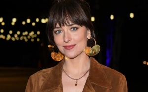 Dakota Johnson Beri Jawaban Cerdas Usai Disinggung Kerap Main Bareng Aktor Yang Terlibat Skandal