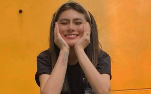 Usai Soal Implan Jebol, Angela Lee Tunjukkan Bekas Operasi Tulang Rawan di Telinga: Ngeri Dah