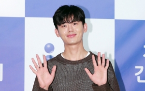 Agensi Bantah Lee Ji Hoon Sebabkan Penulis 'Sponsor' Didepak Tim Produksi