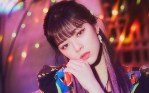 Jeongyeon TWICE Kelewat Manis Bagikan Momen Ulang Tahun Berfoto Dengan Iklan Kiriman Fans