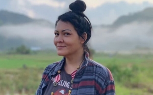Pakai Korset Usai Operasi, Melanie Subono Mulai Belajar Jalan 