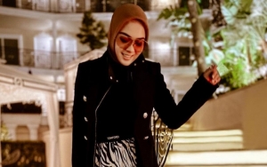 Outfit Syahrini Saat Liburan Disindir Lebay, Tas Branded Ikut Digunjing