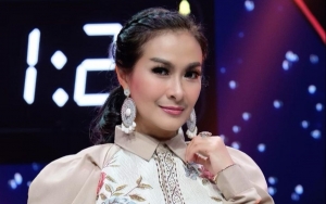 Iis Dahlia Dighibahin Vega Darwanti-Kiky Saputri Gara-gara Baju, Tak Terima?