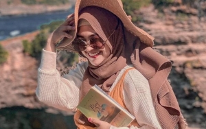 Gelar Siraman Tanpa Kehadiran Sang Ayah, Curhat Ria Ricis Tutupi Luka Lewat Senyuman Bikin Nyesek 