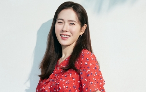 Galeri Penggemar Son Ye Jin Dipenuhi Foto Song Hye Kyo, Fans Berang