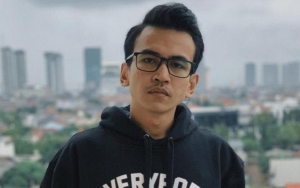 Adam Deni Diserbu Emak-emak Usai Diduga Sindir Adik Ipar Vanessa Angel, Ditodong Begini