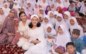 Naysila Mirdad-Lydia Kandou Dikabarkan Mualaf, 8 Momen Saat Santuni Anak Yatim Disorot