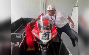 Heboh Panitia Lokal WSBK Mandalika Diduga Lancang 'Unboxing' Kargo Ducati, MGPA Beri Bantahan
